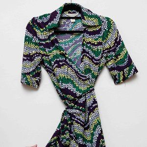 Leaf-patterned V-neck wrap dress